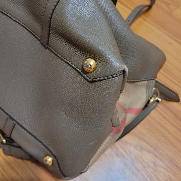 Burberry Gray Checkered Women's Bag - Picture 7 of 11